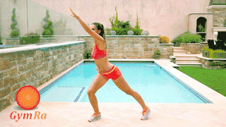 姑娘们没有大长腿,就别强行“一字马”了,行吗?