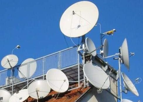 原来农村流行的“卫星锅”，为啥现在不让安装了，它能看到什么？