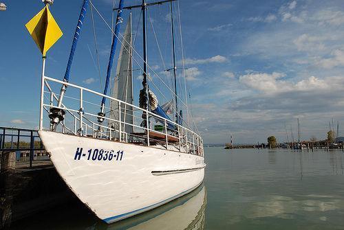 获得诺贝尔奖最多的国家，最支持中国人，四周不临海却最会玩水！