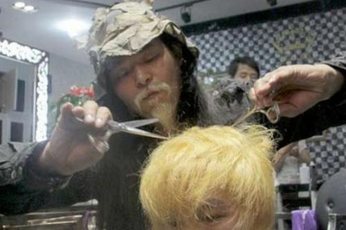 西安大神闭眼剪发，一次3900！将剪发升华到了艺术