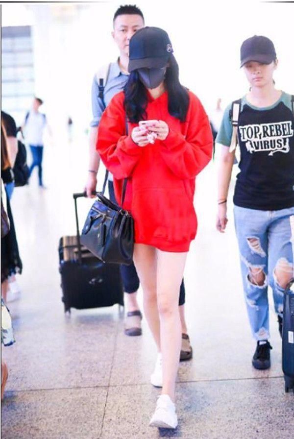 李宇春这样的腿也算粗?那只有杨幂的腿才是细腿了!