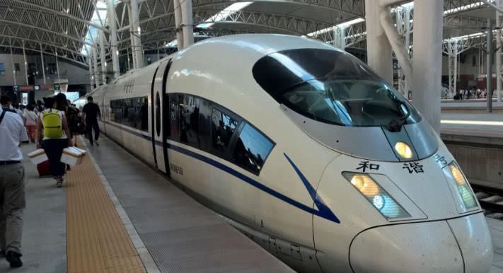 日本游客体验中国高铁，当面指出两处两大缺点，网友：认同