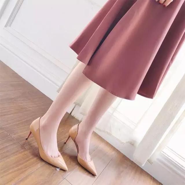 舒适的鞋头设计干练有型，很好的包容脚丫