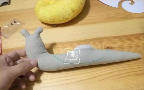 「布艺」一小块花布就能做玩偶,布艺蜗牛玩偶,做抱枕好舒服,附教程