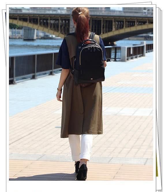  受欢迎：黑色背包越来越受欢迎！看看日本女孩春天怎么搭配它吧