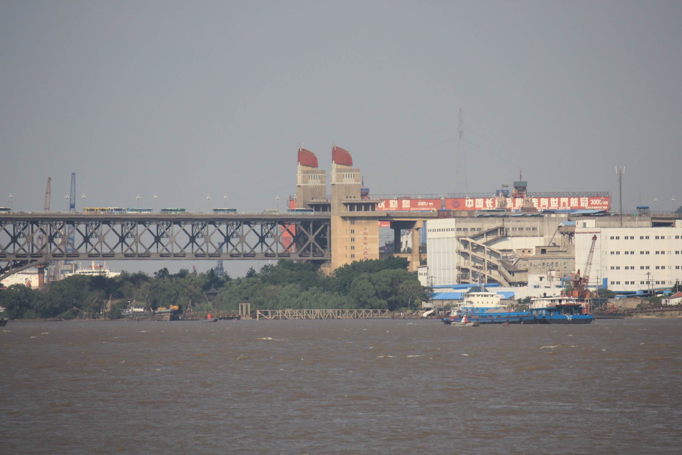 中国2座长江大桥，一座在武汉，一座在南京，谁更厉害？