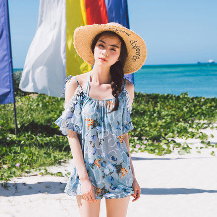 担心三点式泳衣走光?穿这样的泳衣去游泳回头率才高，优雅有魅力