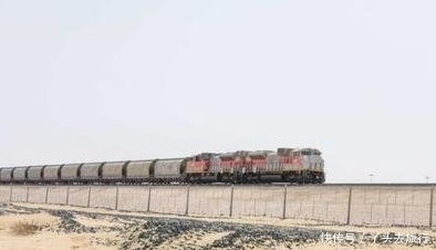  [高难度]中国又出现“高难度”高铁工程，在沙漠中建设高铁，让