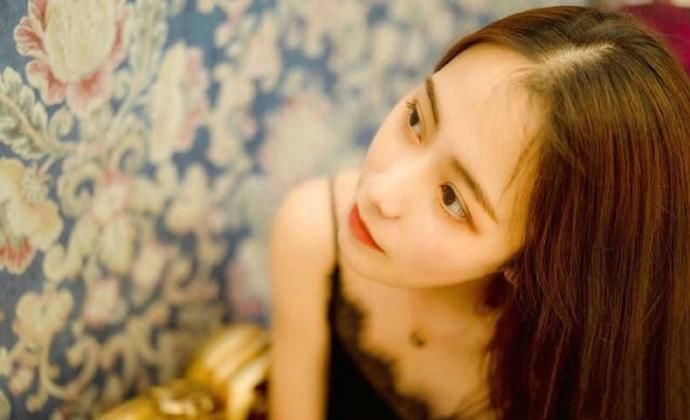 极品吊带睡衣美女慵懒性感写真图片