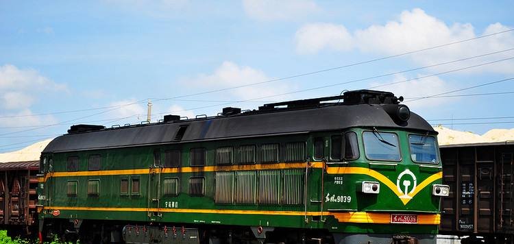 为何这辆绿皮火车速度比高铁快，而票价却便宜一半