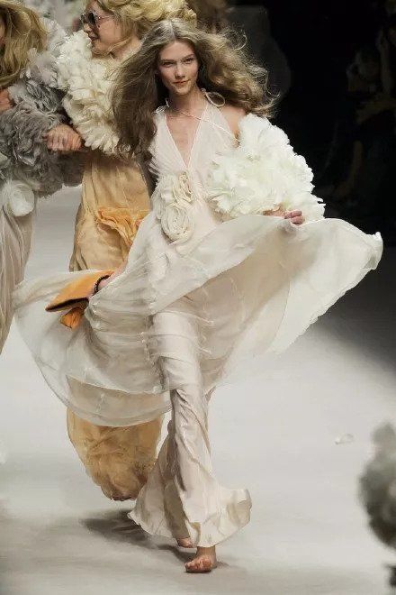 大长腿是老天爷赏饭，可她要过的人生是靠自己来赚!