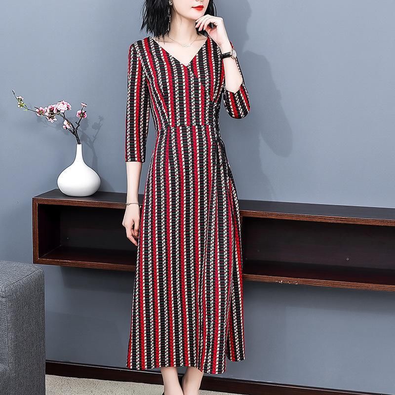 如果不缺钱，试试下面这些秋裙!端庄大气，中秋节聚会美丽又动人