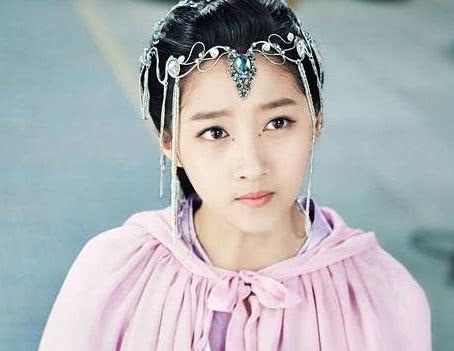 拉踩关晓彤，张雪迎工作室声明辟谣 ，这才是她一夜招“黑”的根