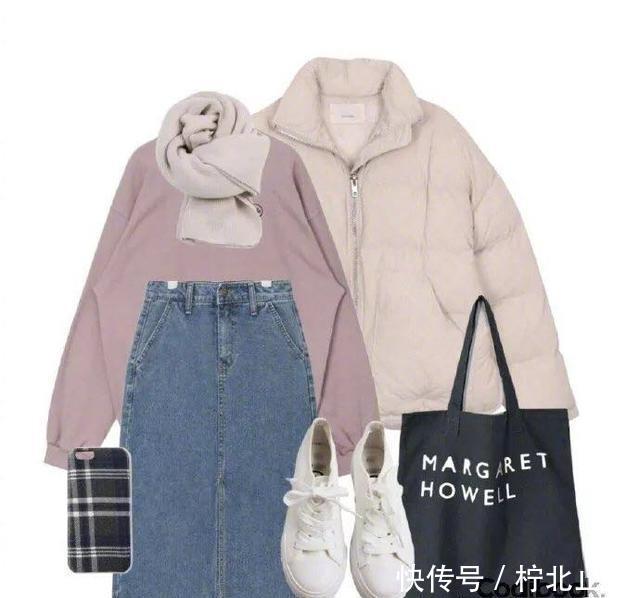  面料@早春天气变化无常，经典的牛仔半身裙搭配，美丽时尚又保暖