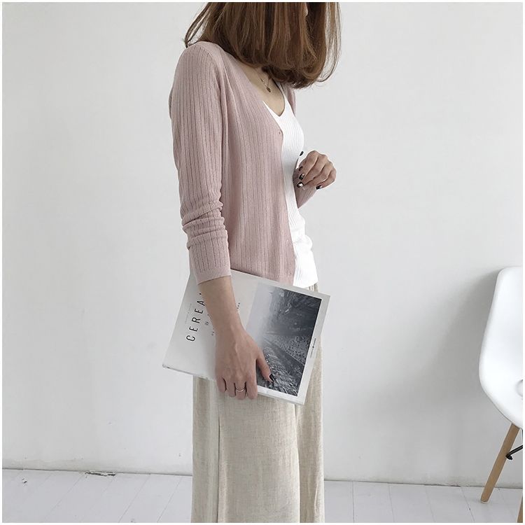 小姐姐还在犹豫穿什么,别犹豫了看看下面,在犹豫过冬了