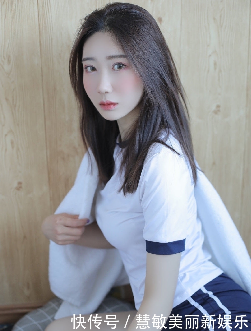  身材|时尚街拍：这是谁家的小姐姐？体操服穿得就是显身材！