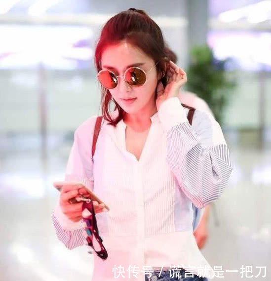 秦岚也太酷了吧！把一件衣服穿成两件，秒变时髦精