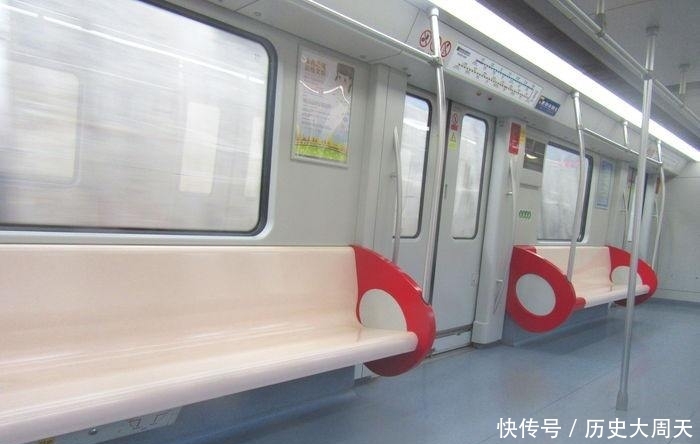 中国地铁真的让老外羡慕？美国人说出真心话，答案和你想的一样吗