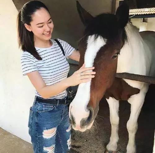 用健身征服Chanel，22岁的她告诉你：自律的女人，有多可怕！