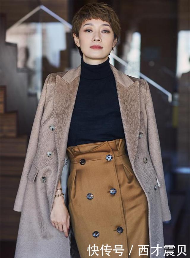  [奔四]奔四奔五的女人穿大衣别配打底裤，学马伊琍这样穿，优雅又减龄！