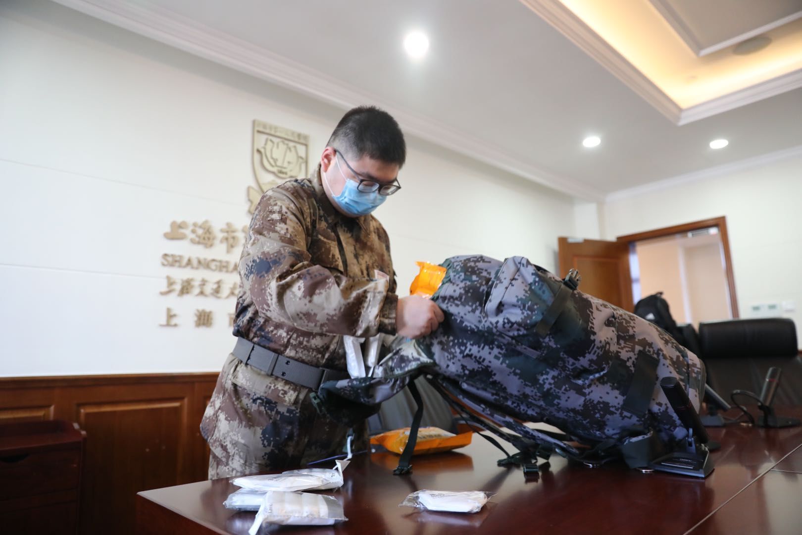  「振奋人心」上海又一批医疗队出发支援湖北 这些画面让人泪目又