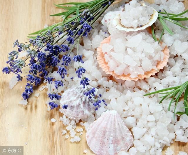 脸上螨虫多,会有4个伤害,学会用3招除螨,皮肤好