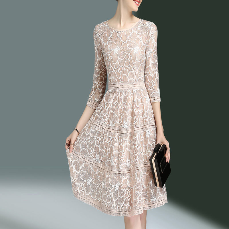 不敢相信，年过40老婆，穿上这种秋装，简直年轻十几岁，真会穿