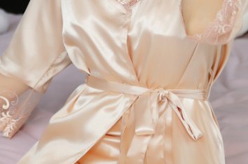 微胖老婆就是会穿，洗完澡直接穿上它们，太辣眼睛了