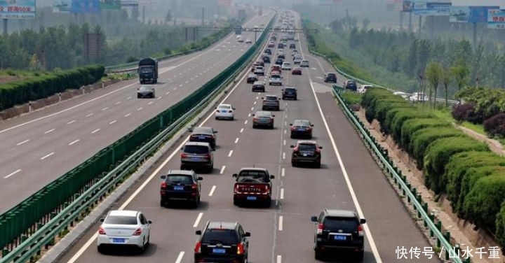  #高速公路上行驶#为何有人在超车道上还打左转灯？新手知道原因