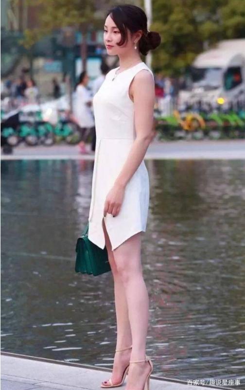  『位小姐姐』小姐姐一身白色衣裙，便胜人间美景无数