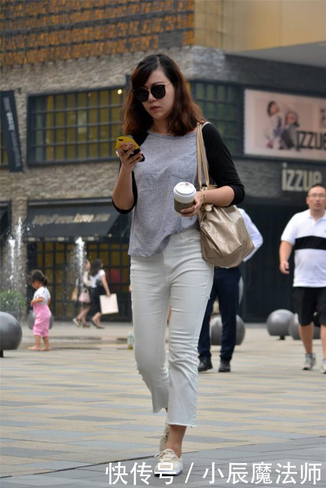 『美女』美女穿搭:清爽的气质简洁迷人,给人小清新的感觉,十足的街头风