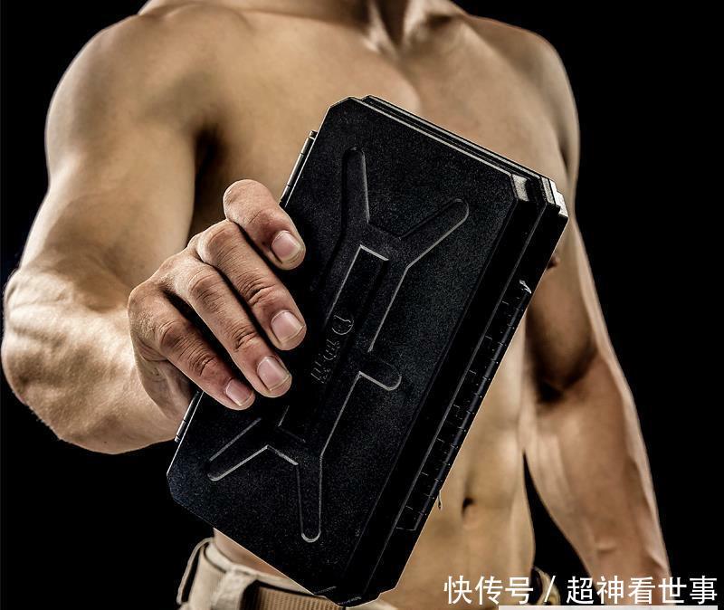 弹弓气枪禁止！如今又流行更爷们的“户外装备”，个个功能了不得