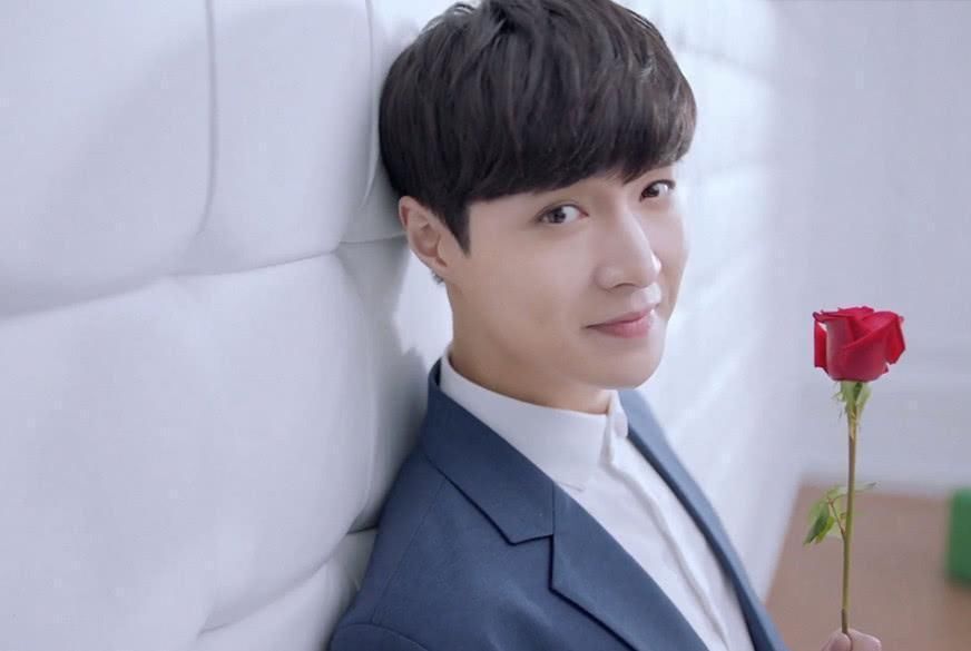 张艺兴拒绝网络暴力，发微博误判打广告懵圈