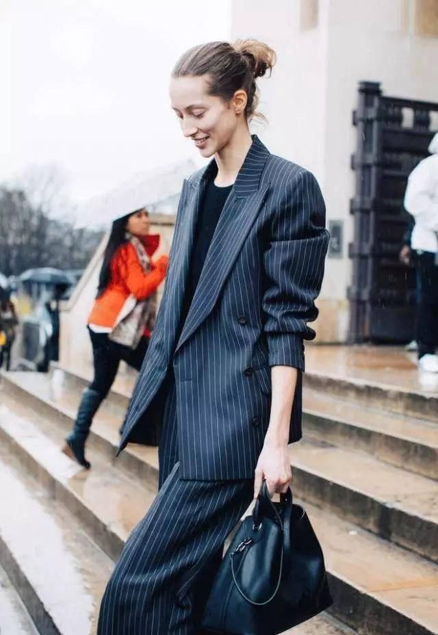 【大越】春天穿“大”不穿“小”,这5件衣服越大越时髦!