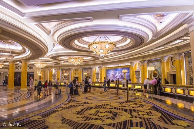 带了三千块钱去青岛，计划5天玩遍青岛，结果第三天就彻底穷了