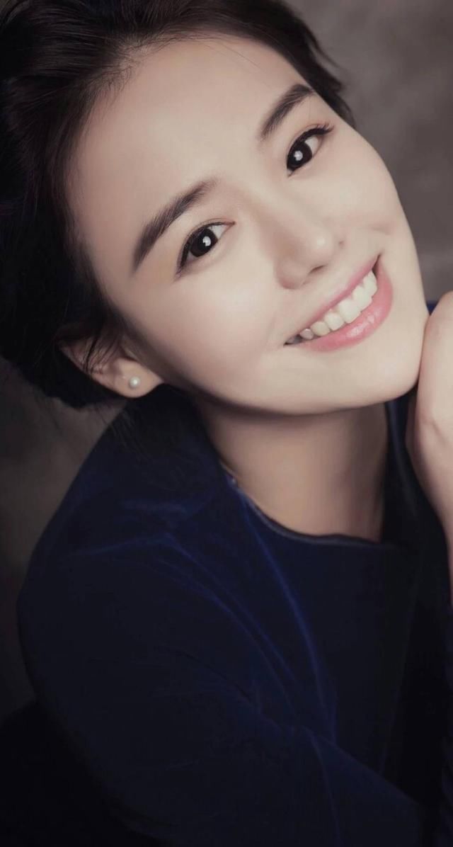 马思纯的职场穿搭借鉴