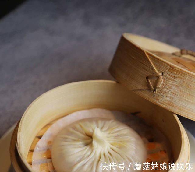  『坐在』周末快下江南吧！坐在湖边吃大闸蟹才痛快