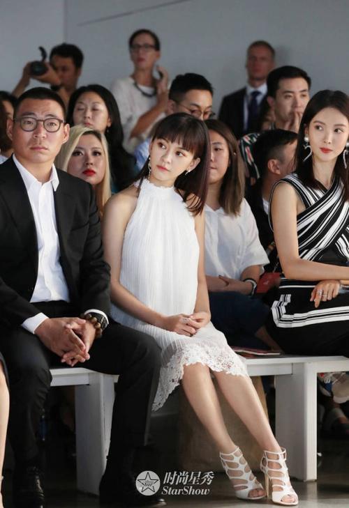 景甜、孟美岐、何穗看秀都能气场全开