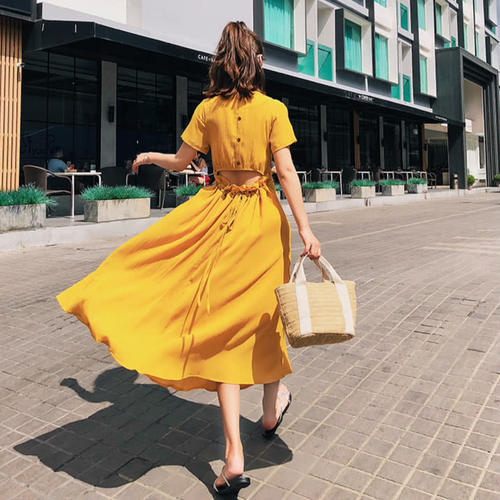 快来一饱眼福，今年这些沙滩裙绝对吸睛，显嫩又高挑