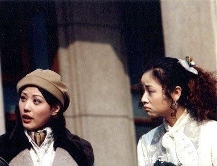  「合照」林心如和周海媚22年前合照，林心如一口龅牙，周海媚美得窒息