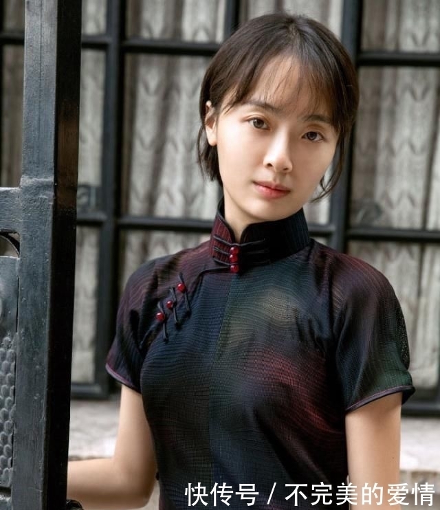 『 唯一』如今愈发有气质，穿旗袍优雅动人！，张嘉译唯一捧不红的“女儿”