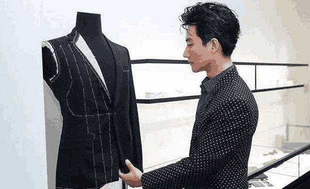 尴尬了！刚讽刺完赵丽颖被迪奥除名，官方就晒出这张照片来打脸