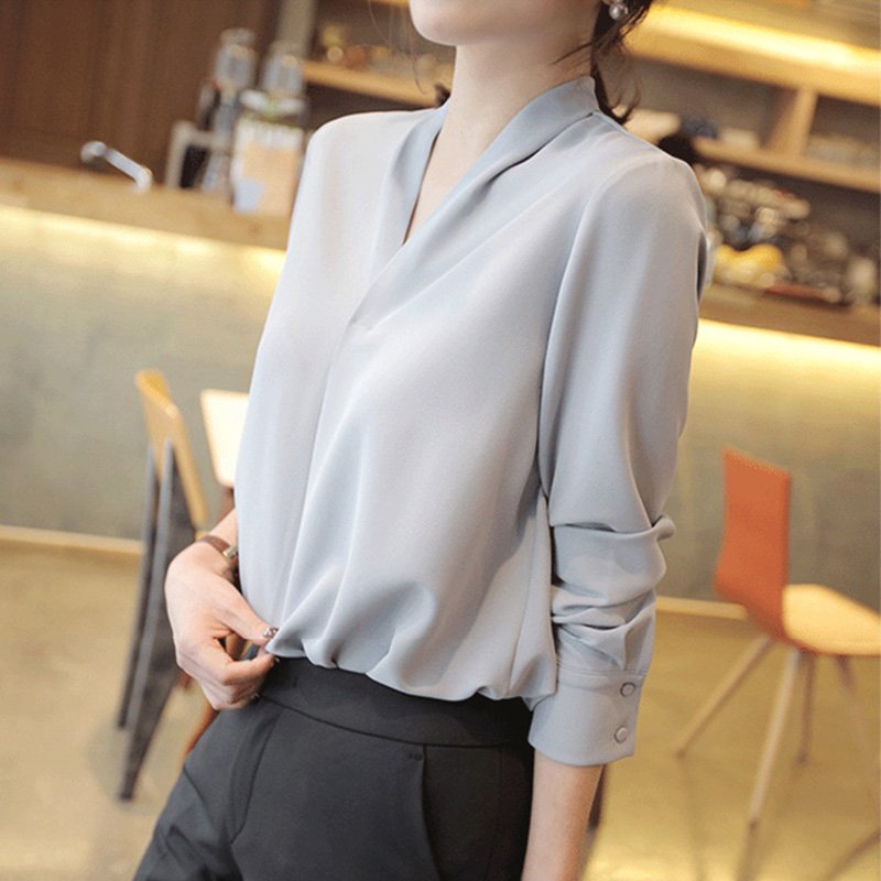 立秋早晚凉，70后老婆贼精，不穿连衣裙，穿着小衫配长裤，特美