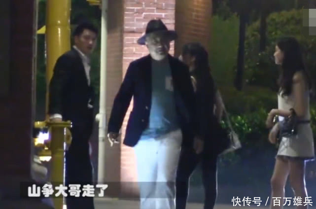 [徐峥]徐峥深夜现身上海，直奔酒吧却不戴口罩，怕被认出还用围巾裹脸