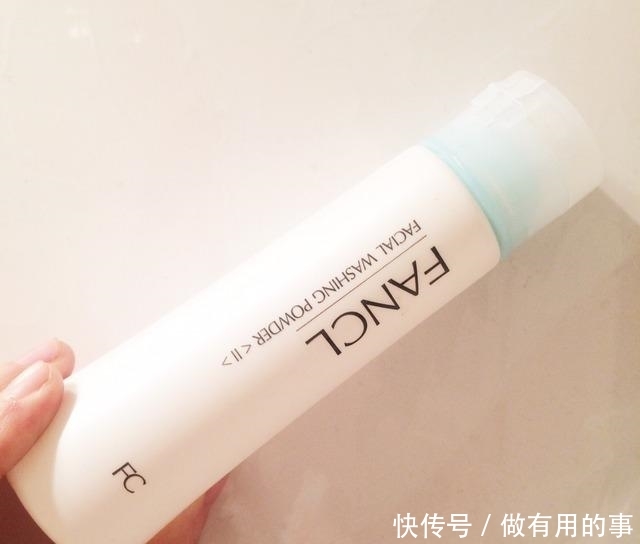  「轻松」控油补水洗面奶推荐：轻松深层清洁, 用完后皮肤立马变得水润饱满