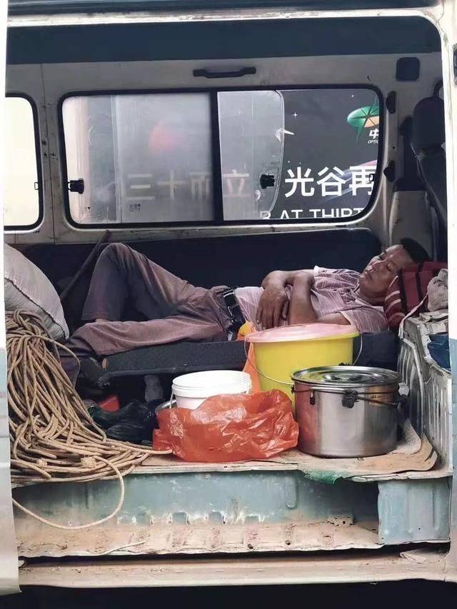  赵彬：看完这个外卖小哥的朋友圈，我惊了