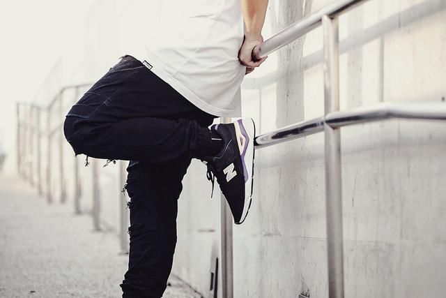 用料做工一流！这双潮流老炮们都爱的新经典鞋款，上脚超多惊喜！