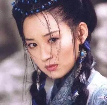 《邪不压正》49岁许晴美得让人挪不开眼睛!