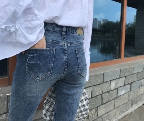 秋天别还傻傻穿连衣裙!新款牛仔裤，搭平底鞋，美得令人惊艳