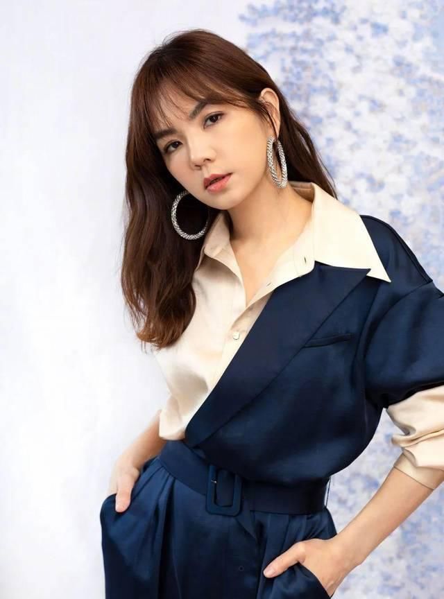  #燕尾领#妙招 | 今年最不可忽视的细节，让你“领”跑春季时髦